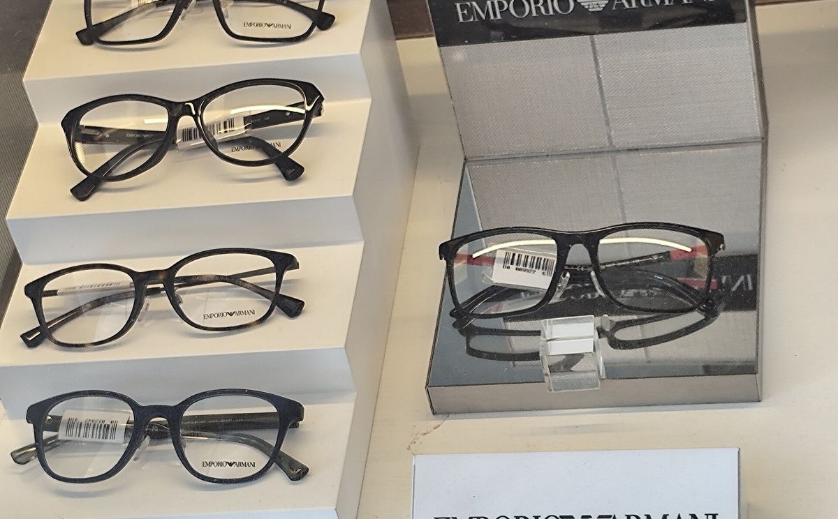 Eyewear shop display